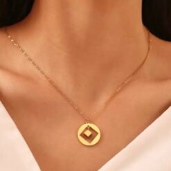 collier pendentif geometrique